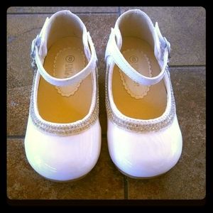New toddler patent leather shoes